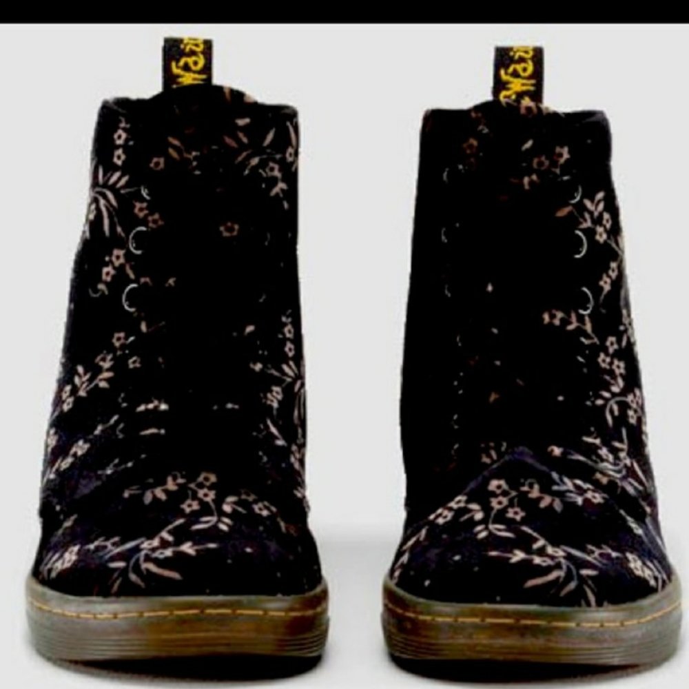 Dr MARTENS